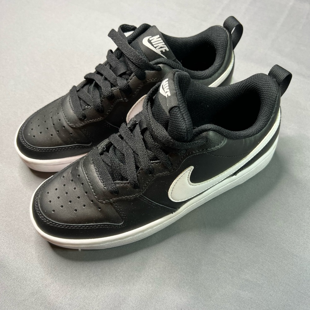 Nike Court Borough Low 2 GS Sneakers Black White Size 4.5Y Womens 6 - Picture 2 of 8